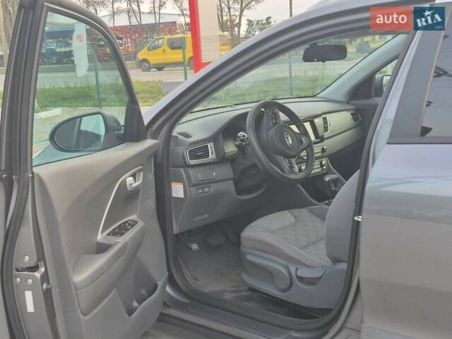 Серый Киа Niro, объемом двигателя 1.59 л и пробегом 190 тыс. км за 14700 $, фото 5 на Automoto.ua