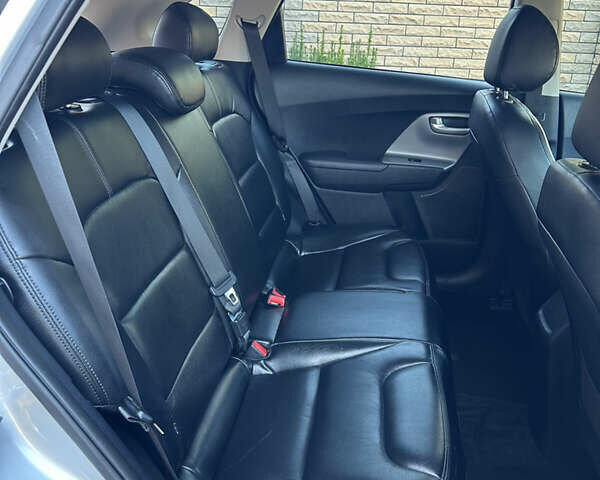 Серый Киа Niro, объемом двигателя 1.58 л и пробегом 122 тыс. км за 15800 $, фото 13 на Automoto.ua