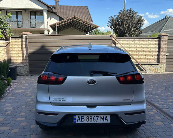 Серый Киа Niro, объемом двигателя 1.58 л и пробегом 122 тыс. км за 15800 $, фото 7 на Automoto.ua