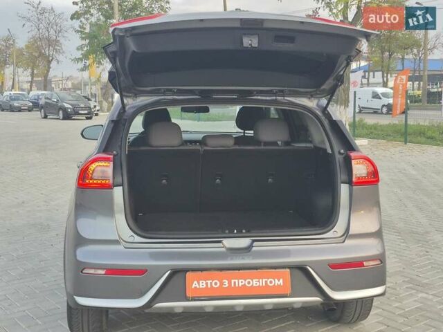 Серый Киа Niro, объемом двигателя 1.59 л и пробегом 190 тыс. км за 14700 $, фото 4 на Automoto.ua