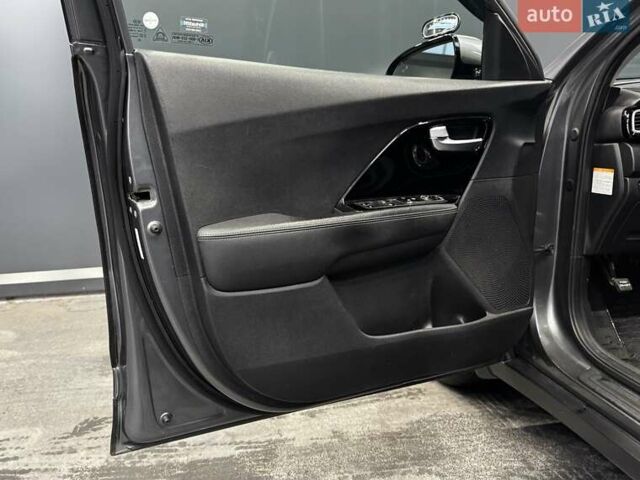Кіа Niro 2017 у Києві на Automoto.ua Сірий Кіа Niro, об'ємом двигуна 1.6 л та пробігом 213 тис. км за 14000 $, фото 36 на Automoto.ua
