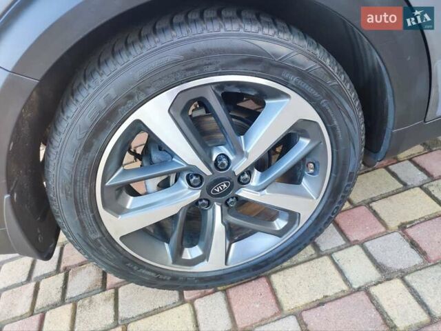 Сірий Кіа Niro, об'ємом двигуна 1.6 л та пробігом 148 тис. км за 14999 $, фото 35 на Automoto.ua