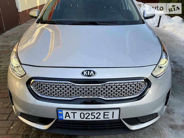 Сірий Кіа Niro, об'ємом двигуна 1.58 л та пробігом 51 тис. км за 17950 $, фото 10 на Automoto.ua