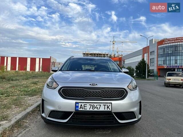 Серый Киа Niro, объемом двигателя 1.59 л и пробегом 166 тыс. км за 15900 $, фото 1 на Automoto.ua