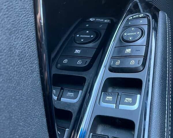 Сірий Кіа Niro, об'ємом двигуна 1.58 л та пробігом 131 тис. км за 14800 $, фото 17 на Automoto.ua