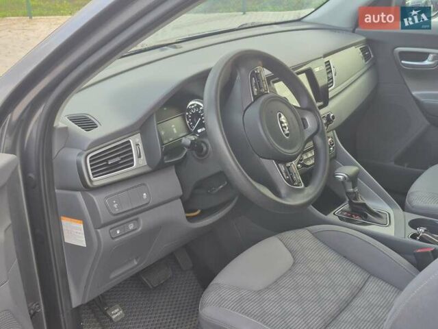 Серый Киа Niro, объемом двигателя 1.59 л и пробегом 190 тыс. км за 14700 $, фото 8 на Automoto.ua
