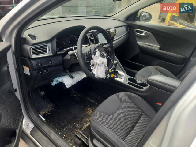 Серый Киа Niro, объемом двигателя 1.59 л и пробегом 83 тыс. км за 11000 $, фото 7 на Automoto.ua