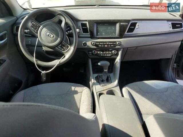 Серый Киа Niro, объемом двигателя 1.58 л и пробегом 170 тыс. км за 2300 $, фото 7 на Automoto.ua