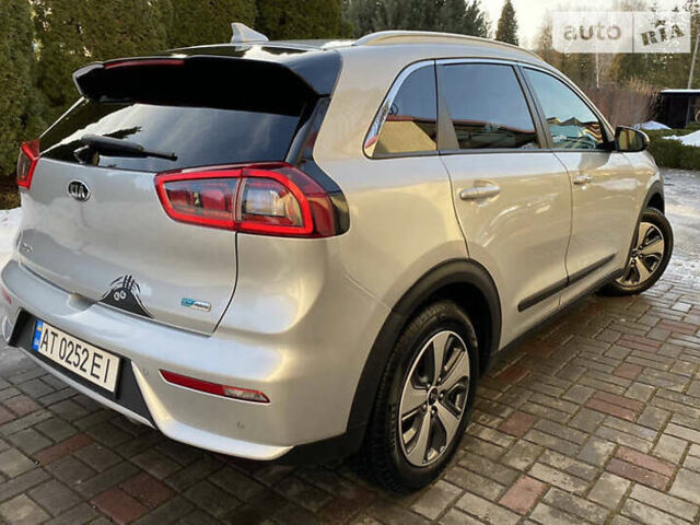 Сірий Кіа Niro, об'ємом двигуна 1.58 л та пробігом 51 тис. км за 17950 $, фото 12 на Automoto.ua