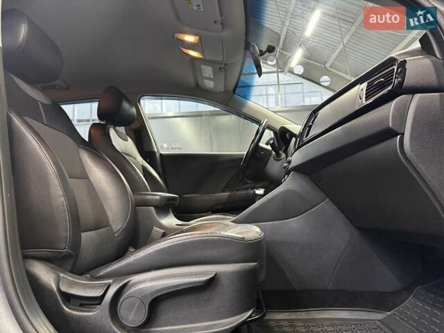Кіа Niro 2017 у Києві на Automoto.ua Сірий Кіа Niro, об'ємом двигуна 1.6 л та пробігом 213 тис. км за 14000 $, фото 33 на Automoto.ua