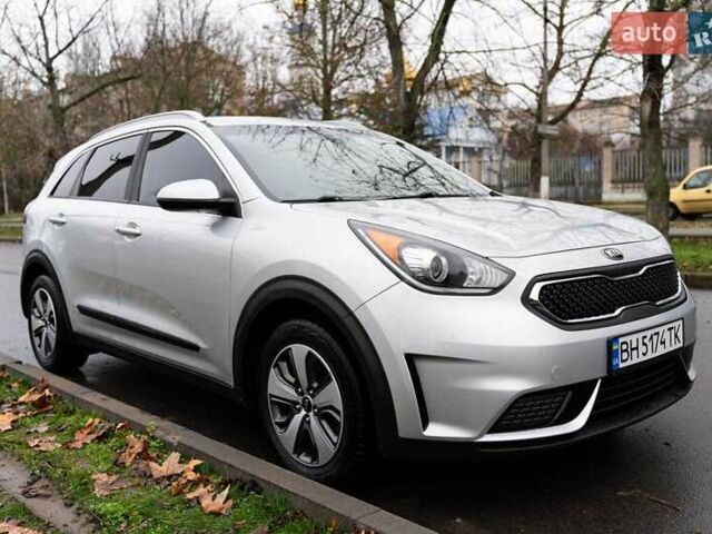 Сірий Кіа Niro, об'ємом двигуна 1.58 л та пробігом 227 тис. км за 14500 $, фото 33 на Automoto.ua