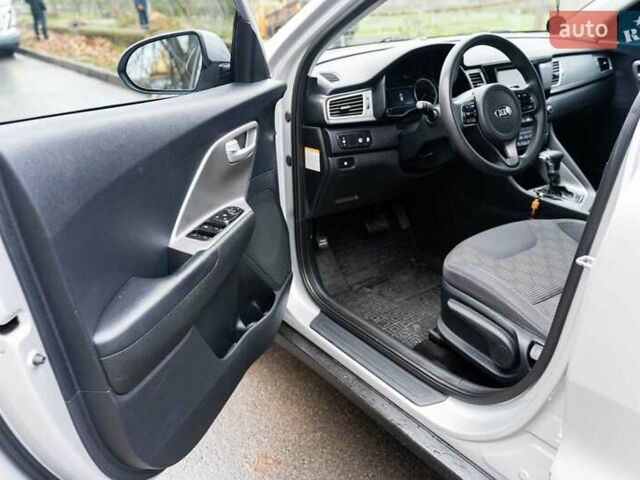 Сірий Кіа Niro, об'ємом двигуна 1.58 л та пробігом 227 тис. км за 14500 $, фото 6 на Automoto.ua