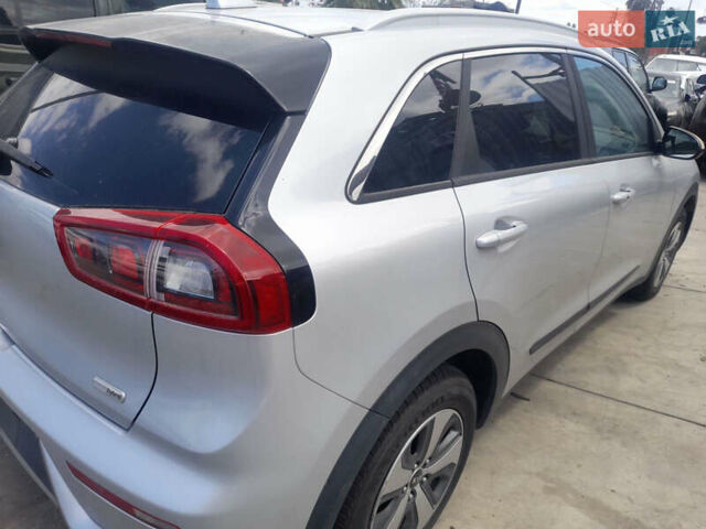 Серый Киа Niro, объемом двигателя 1.59 л и пробегом 83 тыс. км за 11000 $, фото 3 на Automoto.ua
