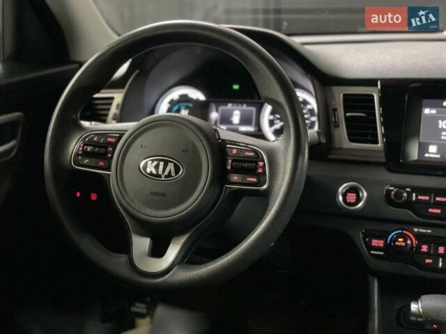 Серый Киа Niro, объемом двигателя 1.58 л и пробегом 176 тыс. км за 17800 $, фото 7 на Automoto.ua