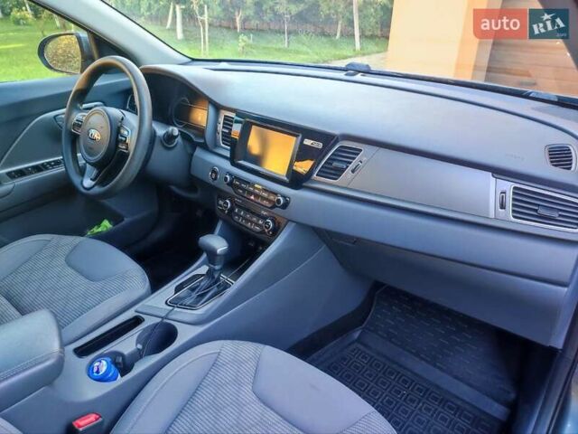 Сірий Кіа Niro, об'ємом двигуна 1.6 л та пробігом 148 тис. км за 14999 $, фото 21 на Automoto.ua