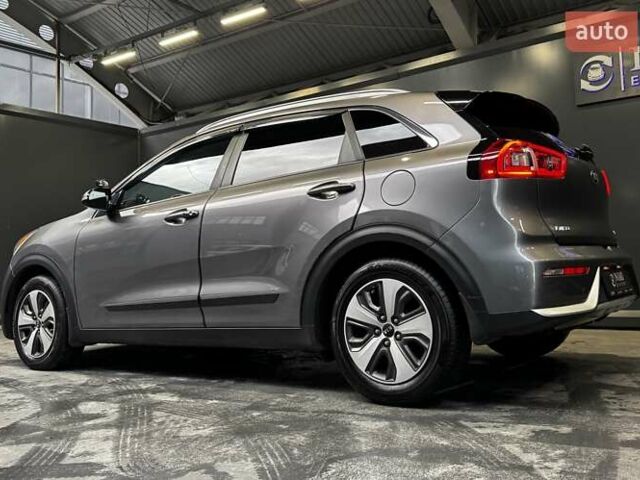 Кіа Niro 2017 у Києві на Automoto.ua Сірий Кіа Niro, об'ємом двигуна 1.6 л та пробігом 213 тис. км за 14000 $, фото 9 на Automoto.ua