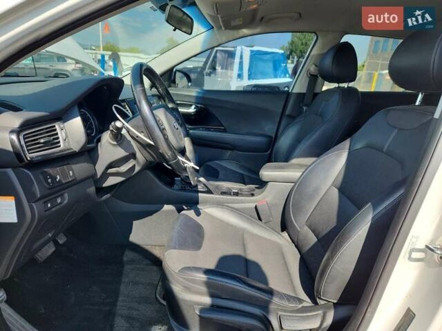 Серый Киа Niro, объемом двигателя 1.58 л и пробегом 118 тыс. км за 2300 $, фото 6 на Automoto.ua