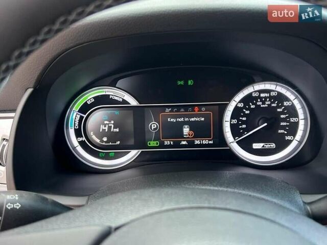 Сірий Кіа Niro, об'ємом двигуна 1.58 л та пробігом 92 тис. км за 17450 $, фото 11 на Automoto.ua