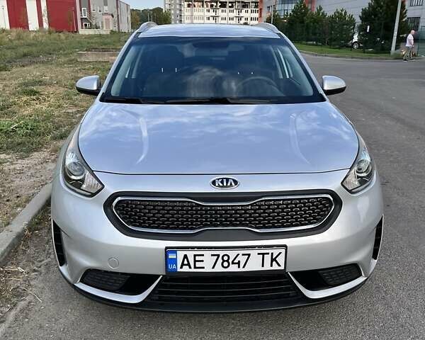 Серый Киа Niro, объемом двигателя 1.59 л и пробегом 166 тыс. км за 15300 $, фото 5 на Automoto.ua