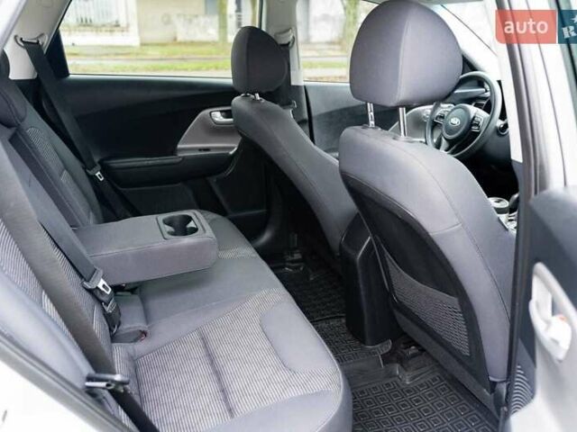 Сірий Кіа Niro, об'ємом двигуна 1.58 л та пробігом 227 тис. км за 14500 $, фото 31 на Automoto.ua