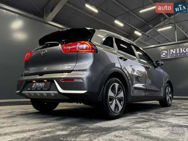 Кіа Niro 2017 у Києві на Automoto.ua Сірий Кіа Niro, об'ємом двигуна 1.6 л та пробігом 213 тис. км за 14000 $, фото 17 на Automoto.ua