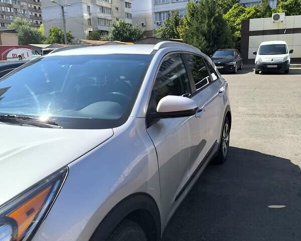 Сірий Кіа Niro, об'ємом двигуна 1.58 л та пробігом 160 тис. км за 16700 $, фото 8 на Automoto.ua