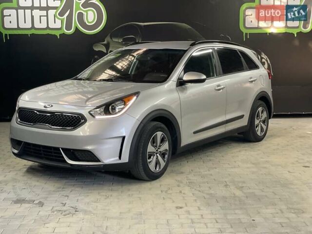 Серый Киа Niro, объемом двигателя 1.58 л и пробегом 176 тыс. км за 17800 $, фото 2 на Automoto.ua