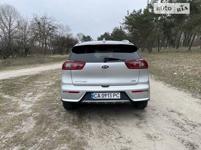 Сірий Кіа Niro, об'ємом двигуна 1.58 л та пробігом 83 тис. км за 17150 $, фото 6 на Automoto.ua