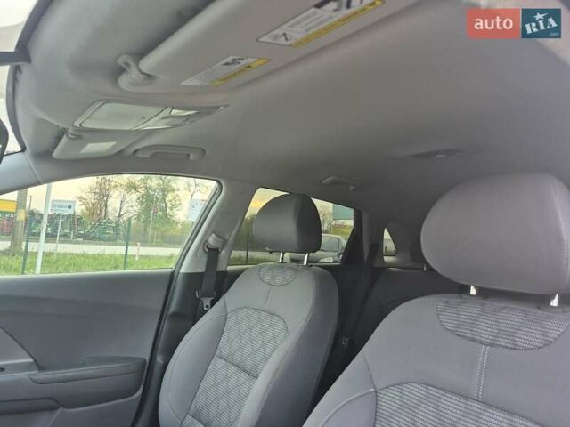 Серый Киа Niro, объемом двигателя 1.59 л и пробегом 190 тыс. км за 14700 $, фото 13 на Automoto.ua