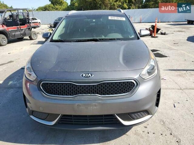 Серый Киа Niro, объемом двигателя 1.58 л и пробегом 170 тыс. км за 2300 $, фото 4 на Automoto.ua