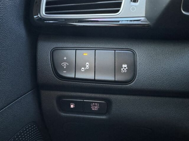 Серый Киа Niro, объемом двигателя 1.6 л и пробегом 130 тыс. км за 13799 $, фото 10 на Automoto.ua