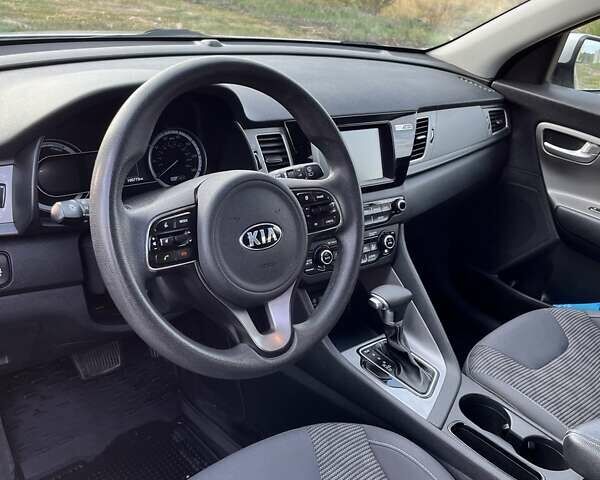 Серый Киа Niro, объемом двигателя 1.59 л и пробегом 166 тыс. км за 15300 $, фото 7 на Automoto.ua