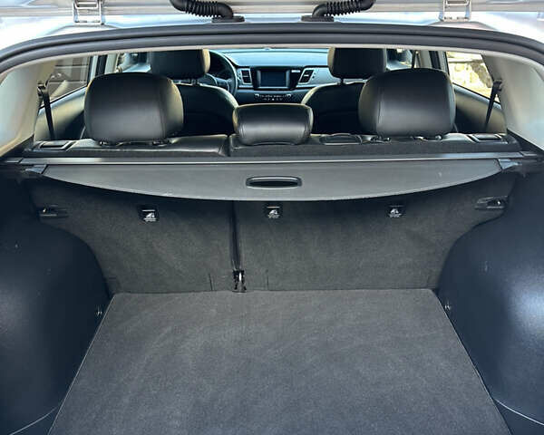 Серый Киа Niro, объемом двигателя 1.58 л и пробегом 122 тыс. км за 15800 $, фото 11 на Automoto.ua