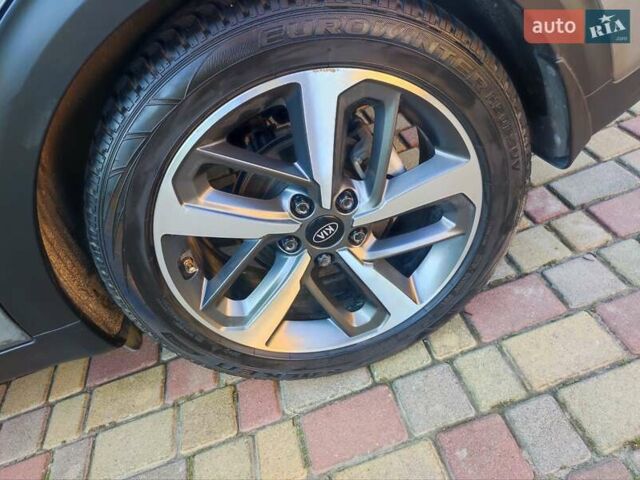 Сірий Кіа Niro, об'ємом двигуна 1.6 л та пробігом 148 тис. км за 14999 $, фото 37 на Automoto.ua