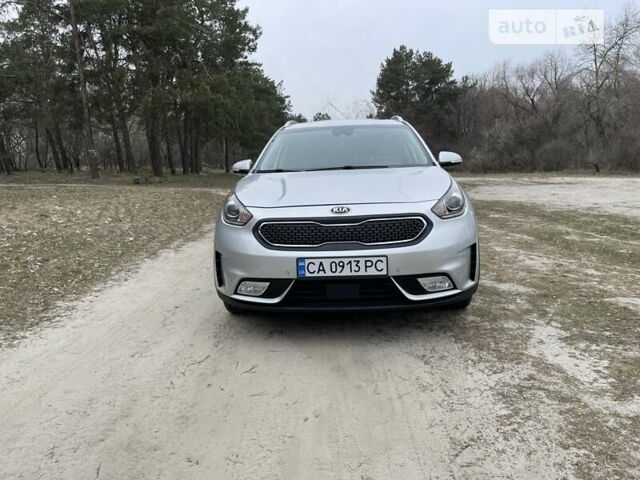 Сірий Кіа Niro, об'ємом двигуна 1.58 л та пробігом 83 тис. км за 17150 $, фото 1 на Automoto.ua