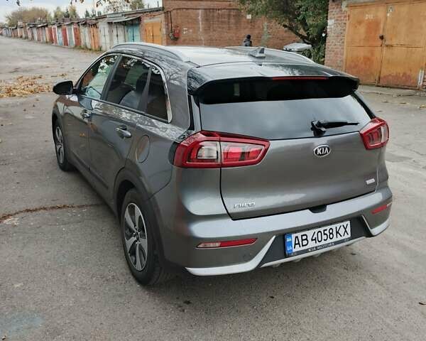 Серый Киа Niro, объемом двигателя 1.58 л и пробегом 172 тыс. км за 15900 $, фото 8 на Automoto.ua