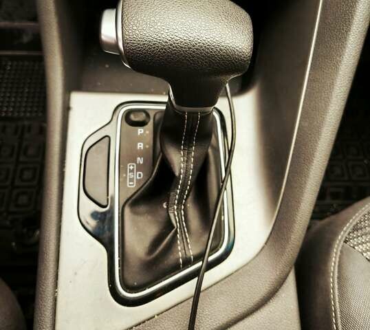 Сірий Кіа Niro, об'ємом двигуна 1.6 л та пробігом 148 тис. км за 14999 $, фото 30 на Automoto.ua