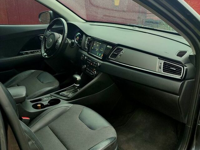 Сірий Кіа Niro, об'ємом двигуна 1.6 л та пробігом 160 тис. км за 14900 $, фото 8 на Automoto.ua