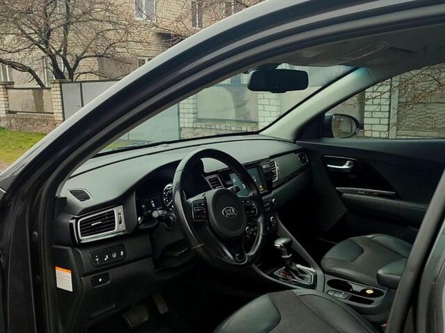 Сірий Кіа Niro, об'ємом двигуна 1.6 л та пробігом 160 тис. км за 14900 $, фото 5 на Automoto.ua