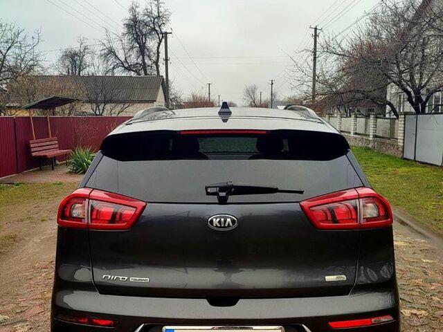Сірий Кіа Niro, об'ємом двигуна 1.6 л та пробігом 160 тис. км за 14900 $, фото 3 на Automoto.ua