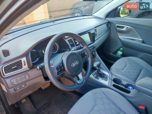 Сірий Кіа Niro, об'ємом двигуна 1.6 л та пробігом 148 тис. км за 14999 $, фото 22 на Automoto.ua