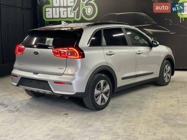 Серый Киа Niro, объемом двигателя 1.58 л и пробегом 176 тыс. км за 17800 $, фото 3 на Automoto.ua