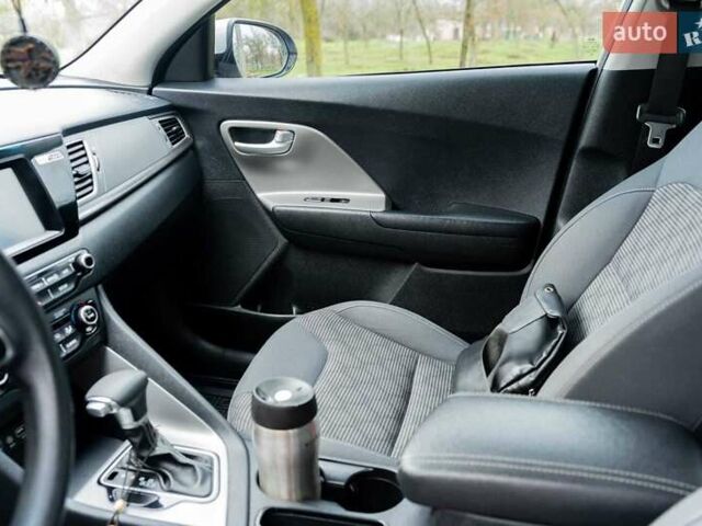 Сірий Кіа Niro, об'ємом двигуна 1.58 л та пробігом 227 тис. км за 14500 $, фото 32 на Automoto.ua