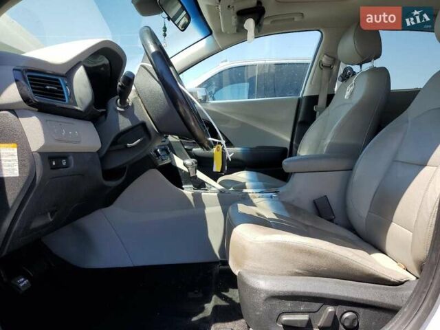 Серый Киа Niro, объемом двигателя 0 л и пробегом 59 тыс. км за 2500 $, фото 6 на Automoto.ua
