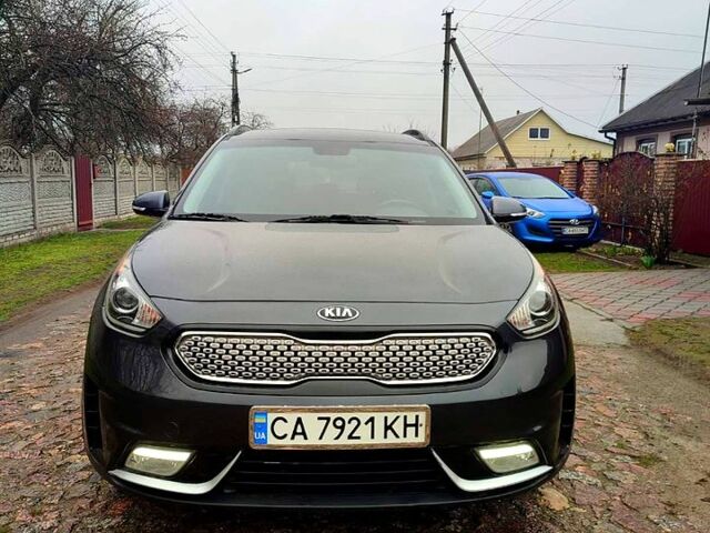 Сірий Кіа Niro, об'ємом двигуна 1.6 л та пробігом 160 тис. км за 14900 $, фото 2 на Automoto.ua