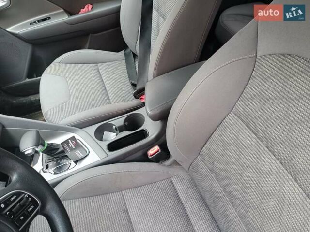 Серый Киа Niro, объемом двигателя 1.58 л и пробегом 136 тыс. км за 13600 $, фото 7 на Automoto.ua