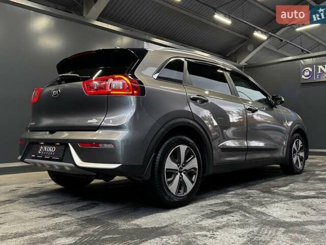 Кіа Niro 2017 у Києві на Automoto.ua Сірий Кіа Niro, об'ємом двигуна 1.6 л та пробігом 213 тис. км за 14000 $, фото 18 на Automoto.ua