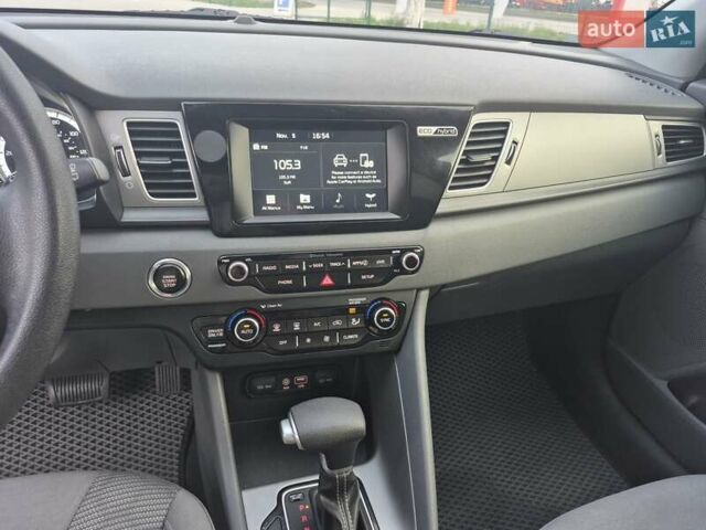 Серый Киа Niro, объемом двигателя 1.59 л и пробегом 190 тыс. км за 14700 $, фото 11 на Automoto.ua
