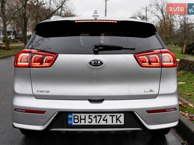 Сірий Кіа Niro, об'ємом двигуна 1.58 л та пробігом 227 тис. км за 14500 $, фото 4 на Automoto.ua