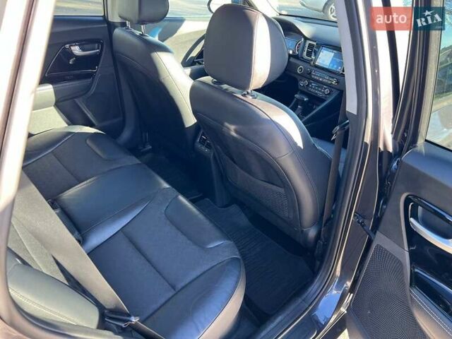 Серый Киа Niro, объемом двигателя 1.58 л и пробегом 288 тыс. км за 14500 $, фото 6 на Automoto.ua